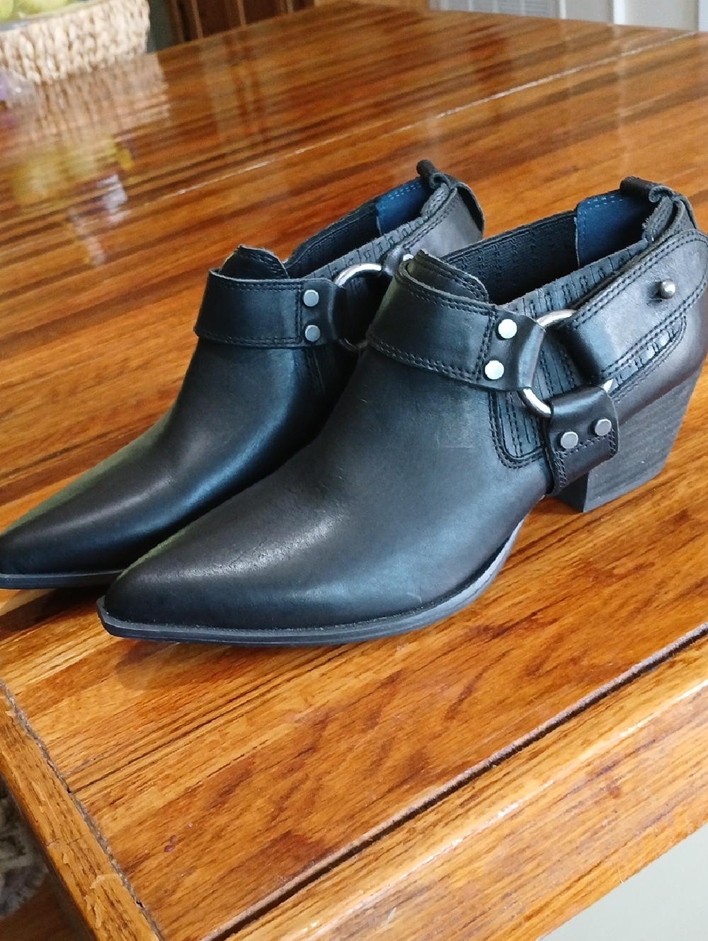 Dingo Kickback Western Leather Bootie  7.5